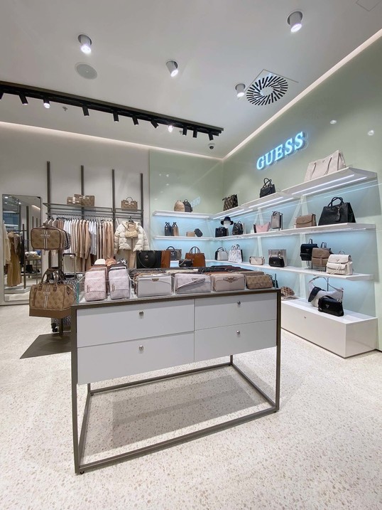 PAL_Guess_rekonstrukce_znovuotevrena_prodejna_interier_6_mala